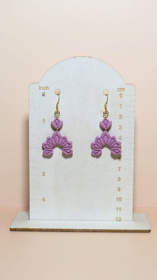 Handmade floral dangle polymer clay earrings size guide showing scale and measurements – Spring collection