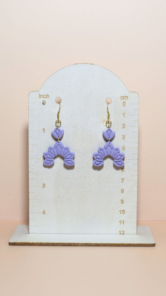 Handmade floral dangle polymer clay earrings size guide showing scale and measurements – Winter collection