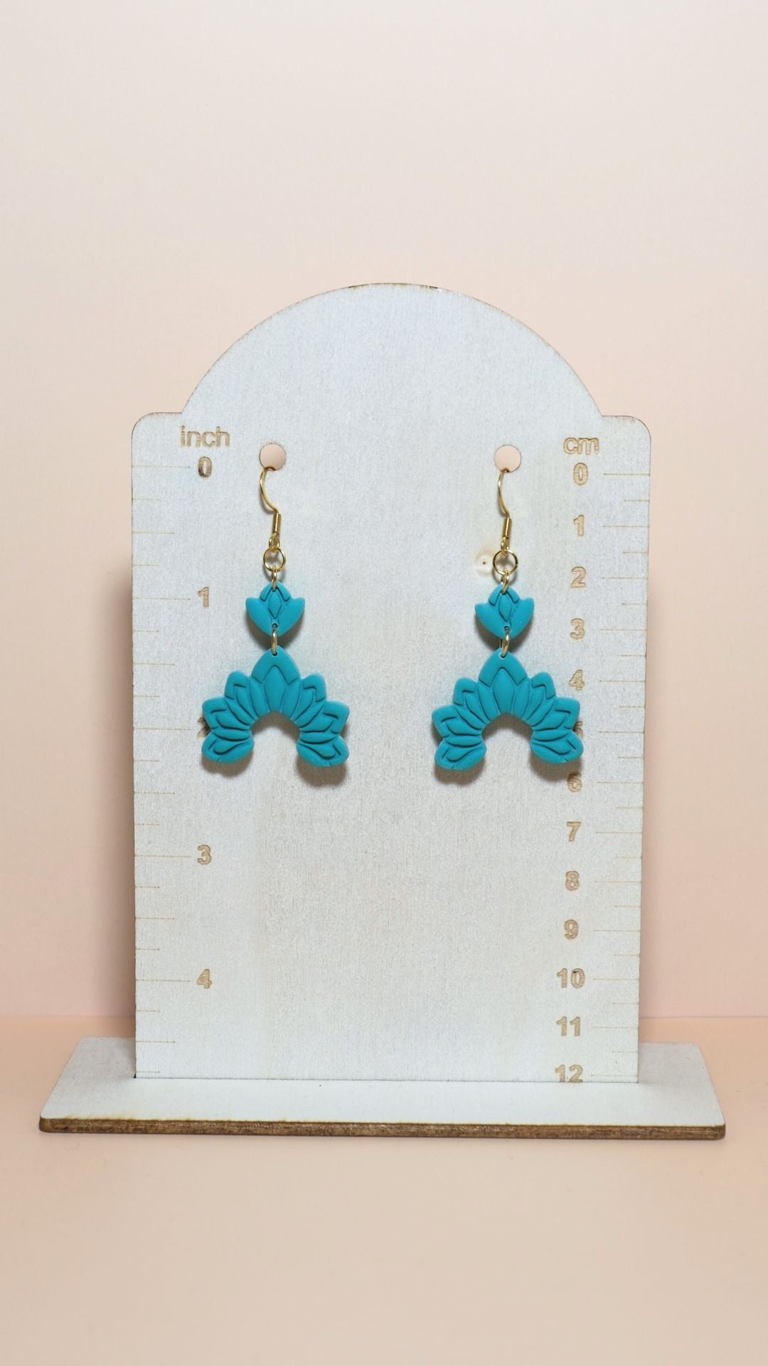 Handmade floral dangle polymer clay earrings size guide showing scale and measurements – Summer collection