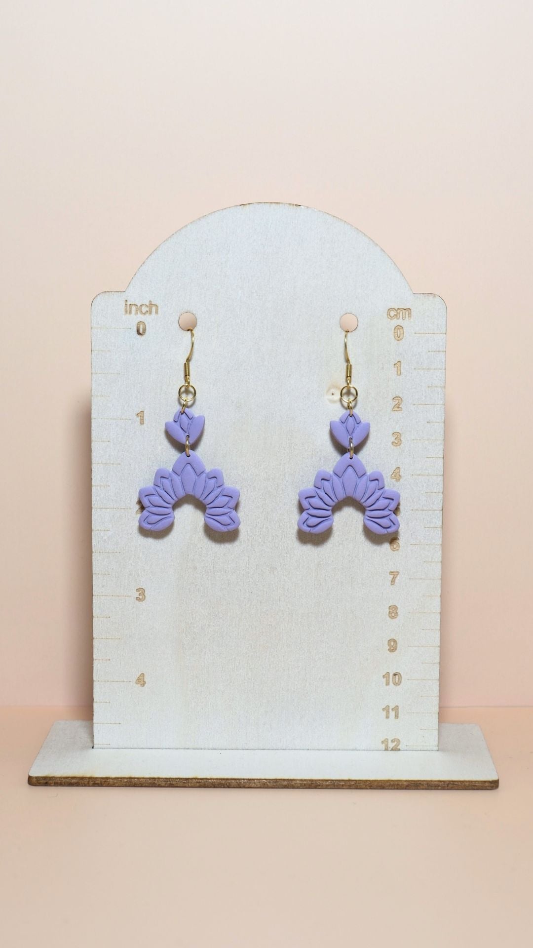 Handmade floral dangle polymer clay earrings size guide showing scale and measurements – Winter collection