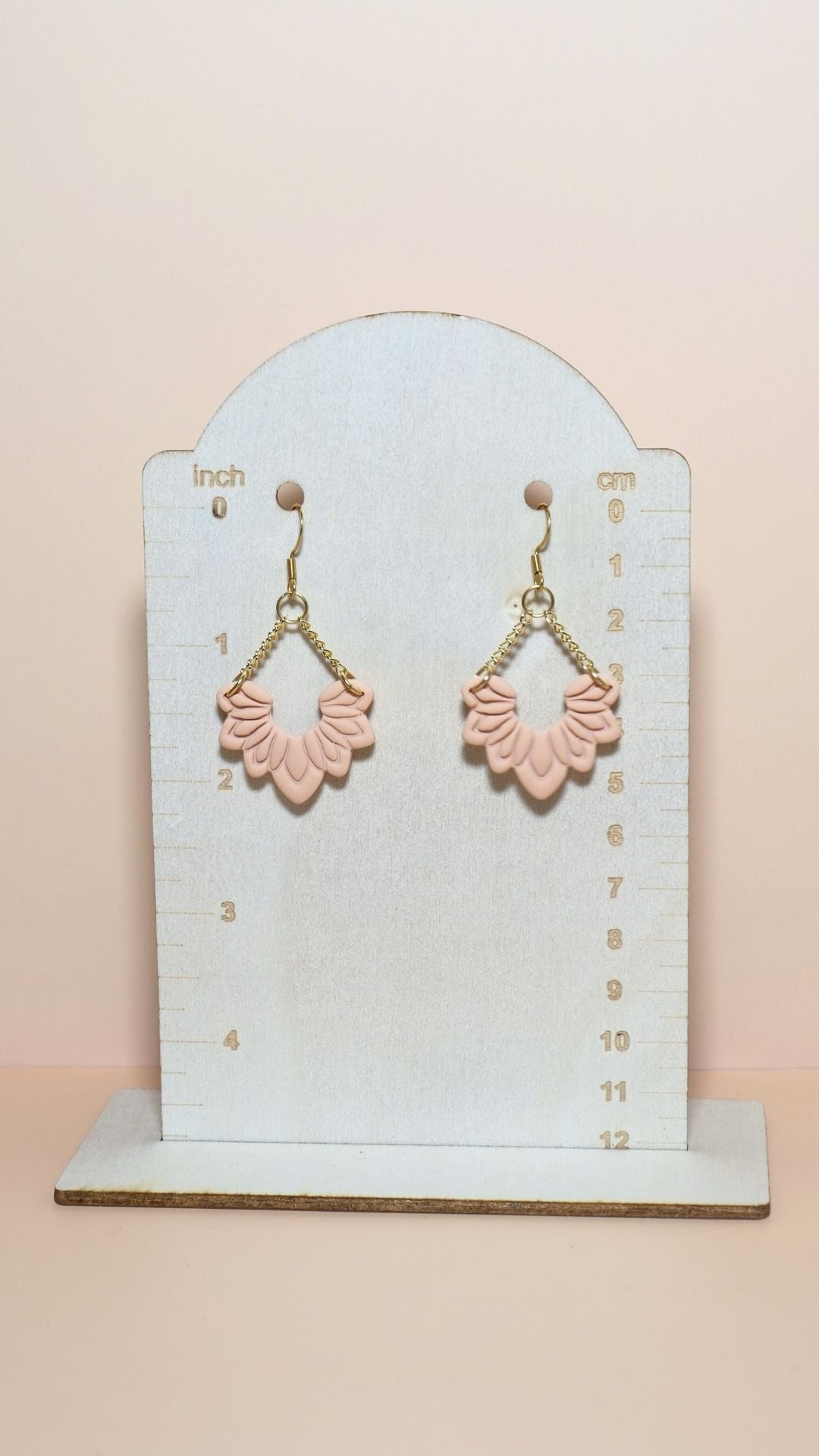 Handmade floral dangle with chains polymer clay earrings size guide showing scale and measurements – Summer collection