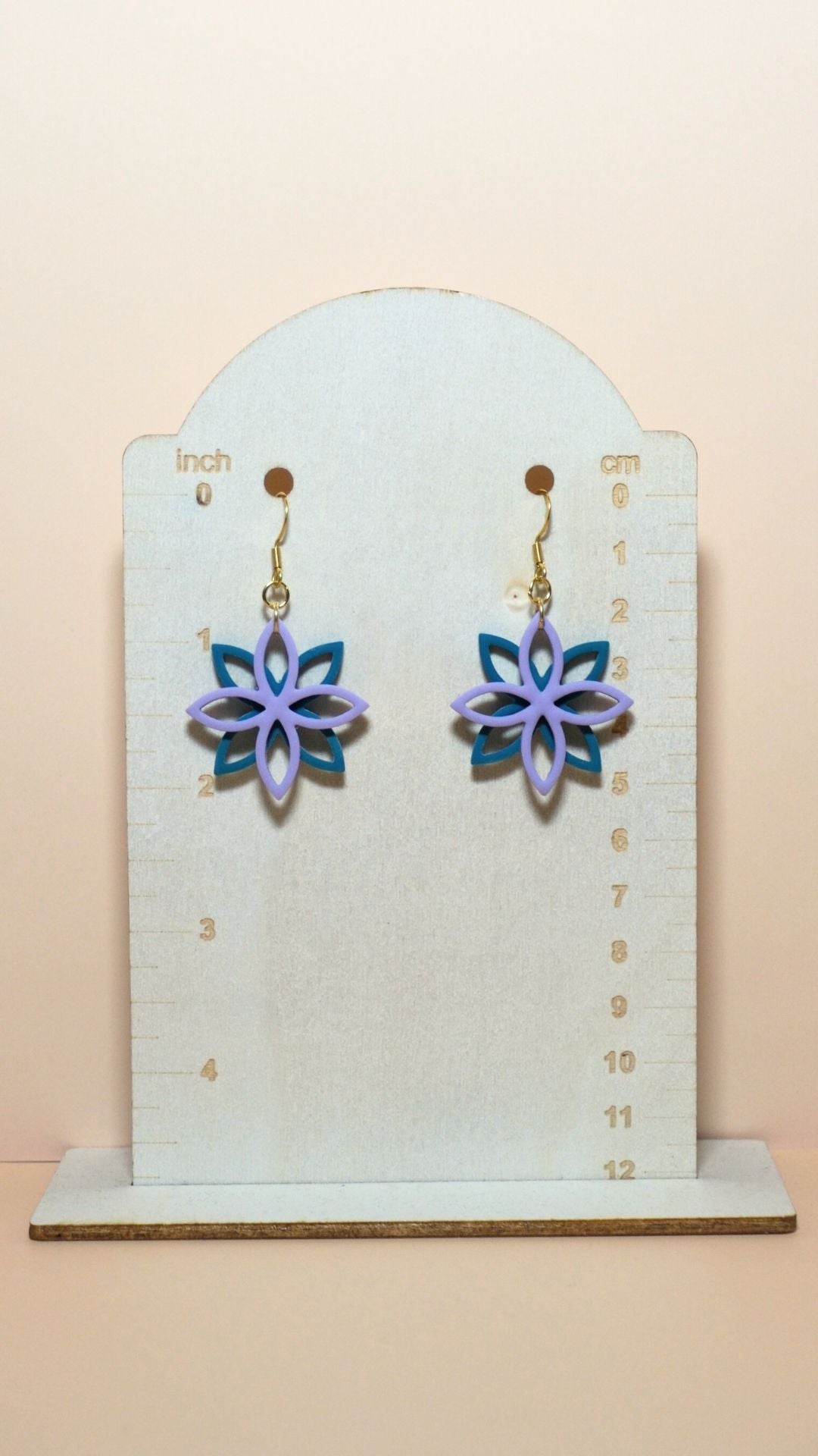 Handmade floral overlap polymer clay earrings size guide showing scale and measurements – Winter collection