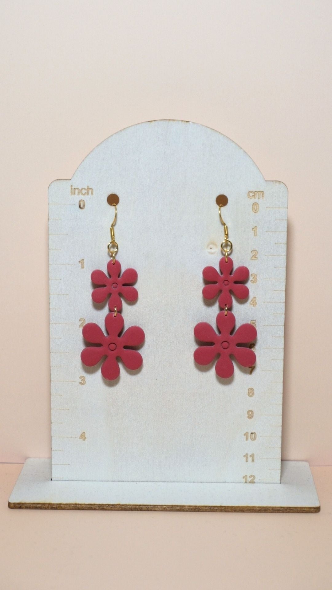 Handmade flower stack polymer clay earrings size guide showing scale and measurements – Spring collection